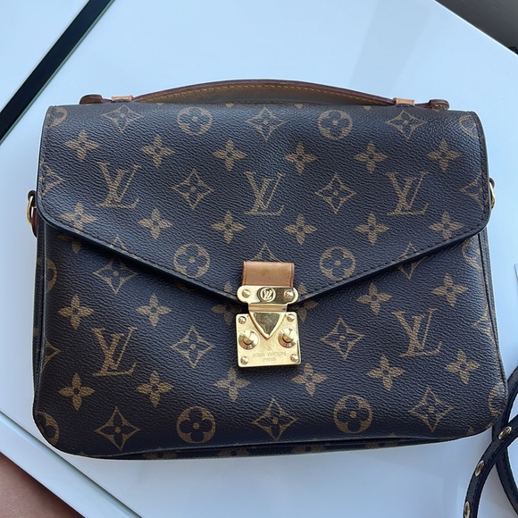 Louis Vuitton Pochette Métis w/ strap and dust bag! - Picture 2 of 12